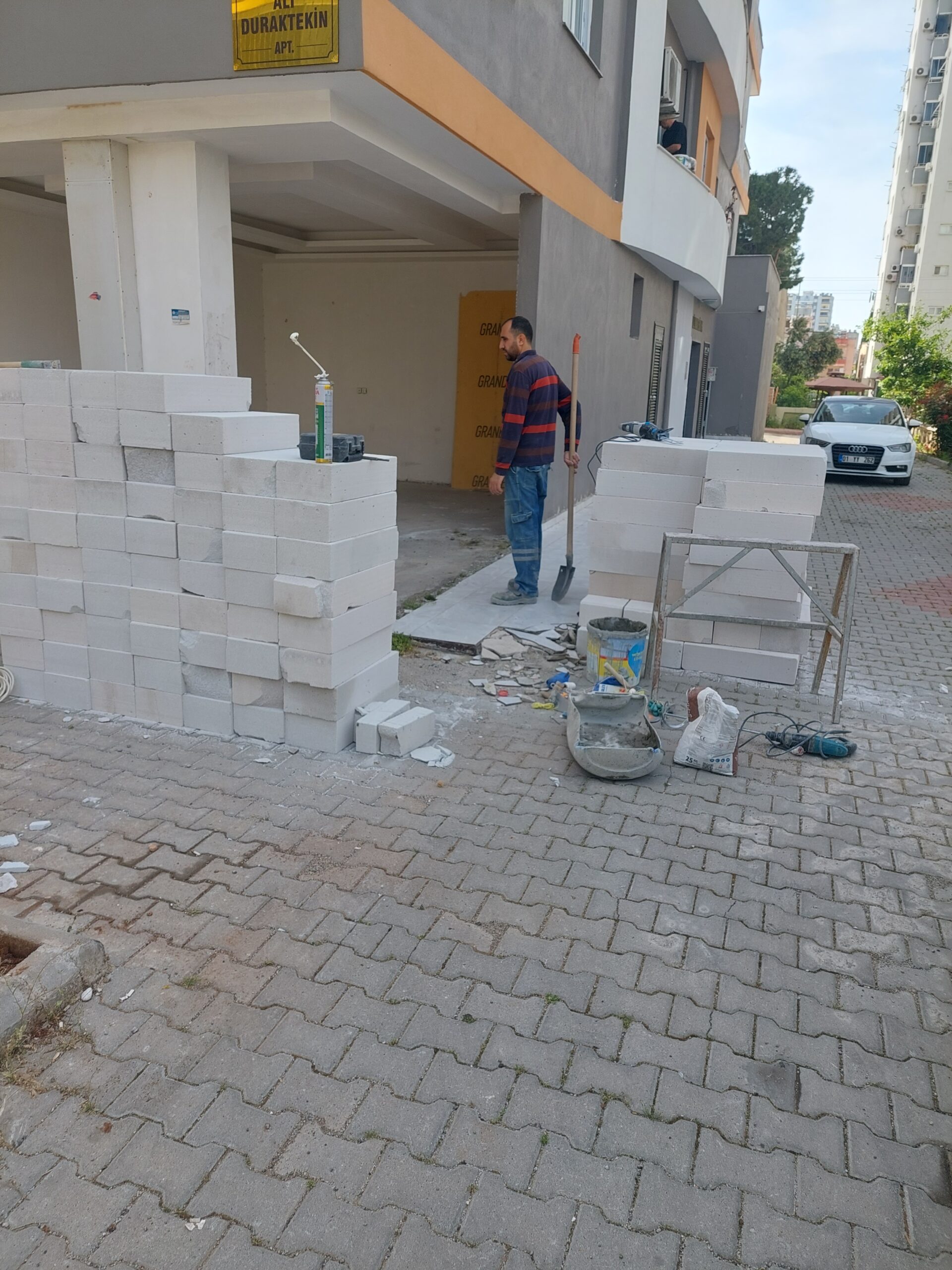 Adana Kenan Evren Semti’nde işyerinin eve dönüştürülmesi kapsamında Ytong gazbeton duvar örme çalışması