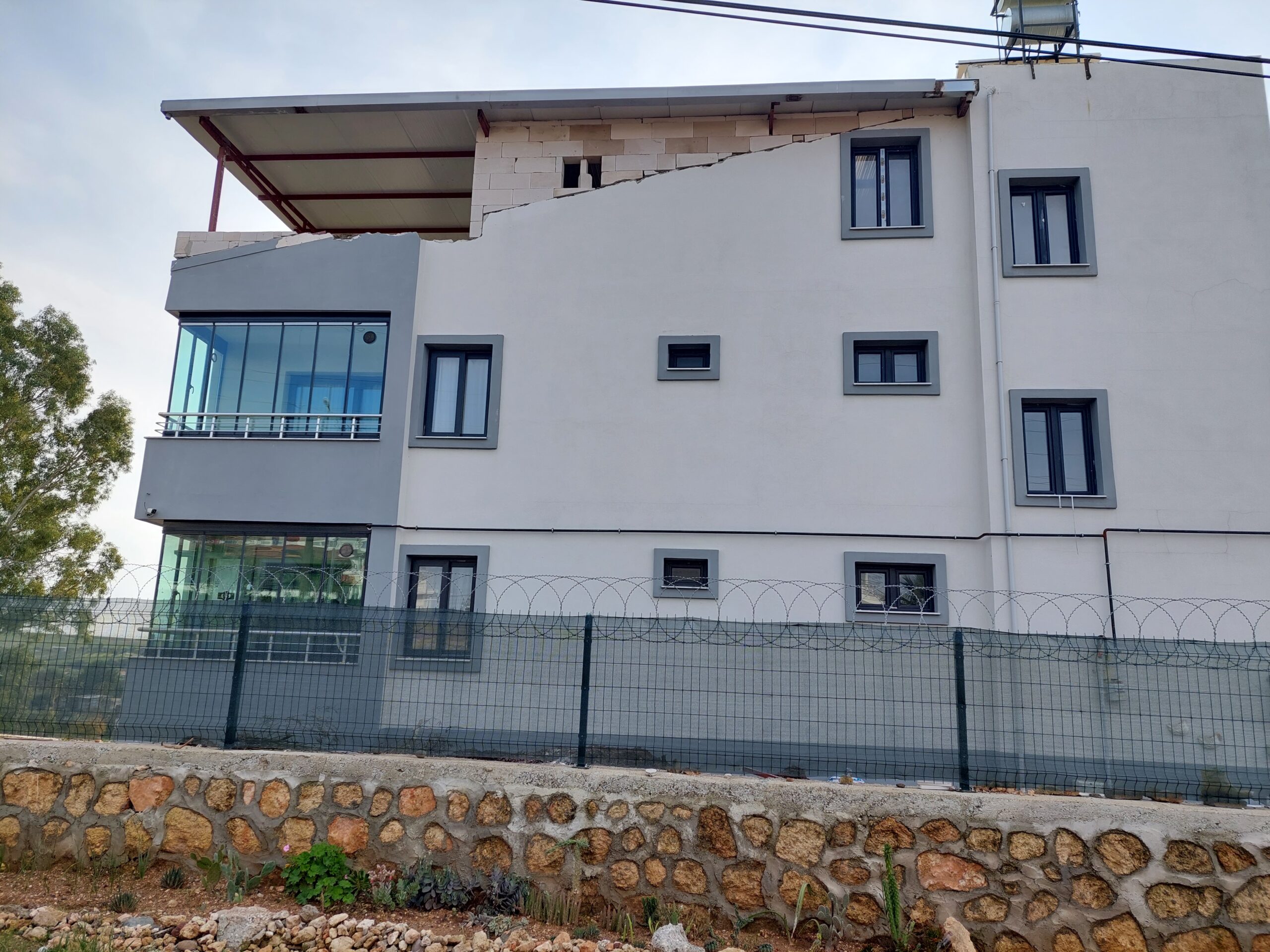 Adana Menekşe Köyü’nde yapılan tadilat kapsamında Ytong gazbeton duvar örme çalışması ve profesyonel işçilik